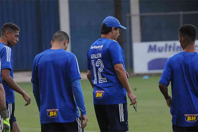 Com camisa 12, Adilson Batista comanda treino aps viver manh turbulenta no Cruzeiro